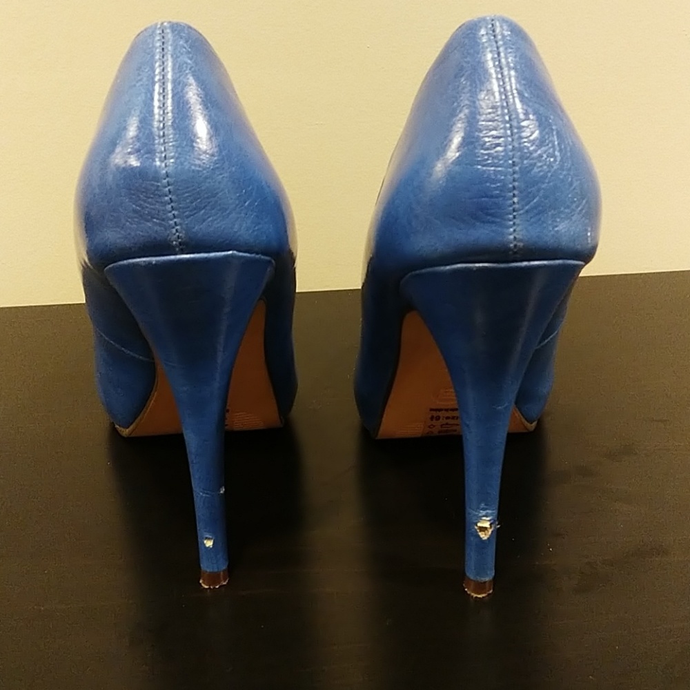Heels - Picture 2 of 4